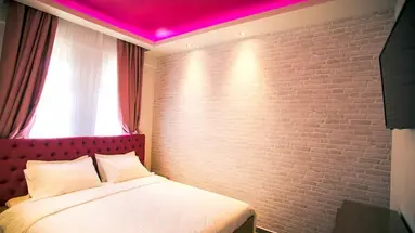 Royal Hotel and Suites