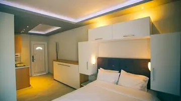 Royal Hotel and Suites