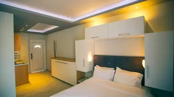 Royal Hotel and Suites