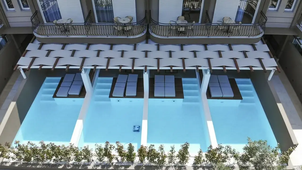 Royal Hotel and Suites