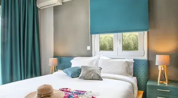 Royal Hotel and Suites
