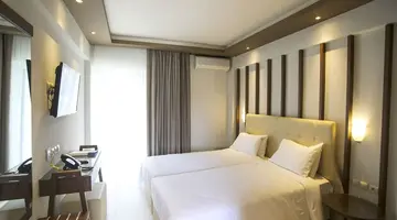 Royal Hotel and Suites