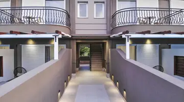Royal Hotel and Suites