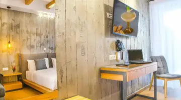 Royal Hotel and Suites