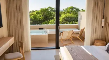 Royal Hotel and Suites
