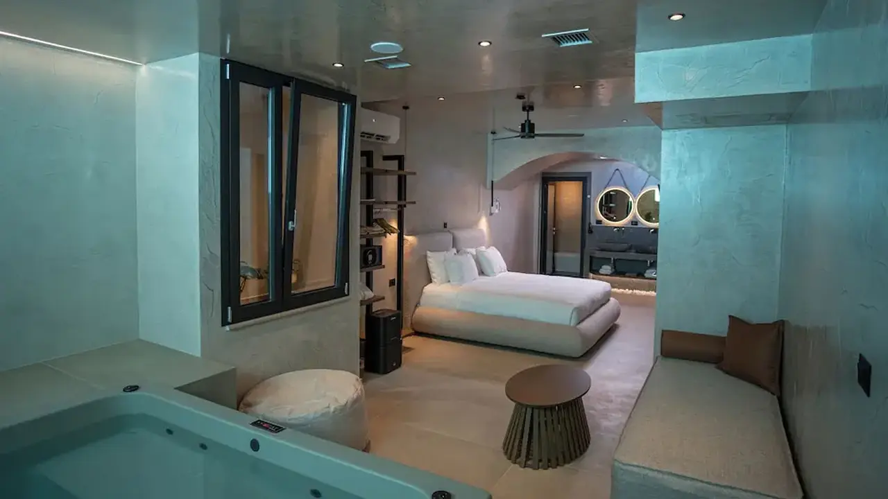 Royal Hotel and Suites