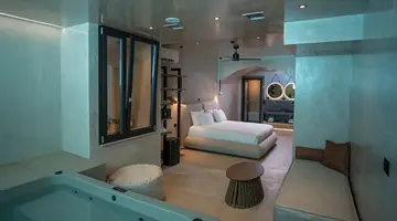 Royal Hotel and Suites