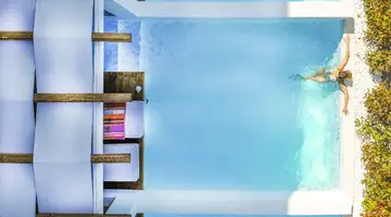 Royal Hotel and Suites