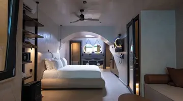Royal Hotel and Suites