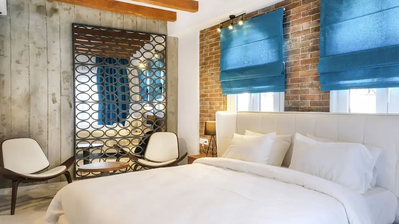 Royal Hotel and Suites