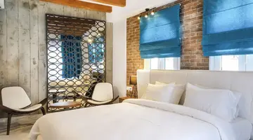 Royal Hotel and Suites