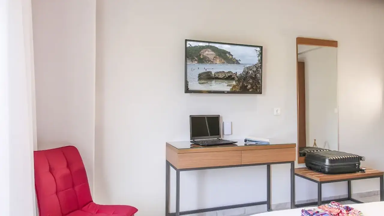 Royal Hotel and Suites