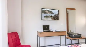 Royal Hotel and Suites