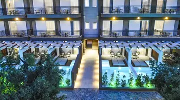 Royal Hotel and Suites