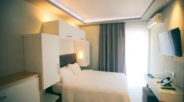 Royal Hotel and Suites