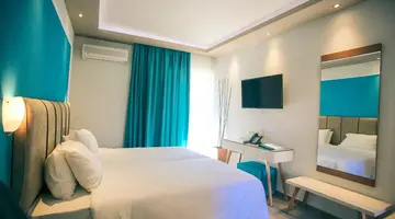Royal Hotel and Suites