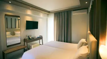 Royal Hotel and Suites