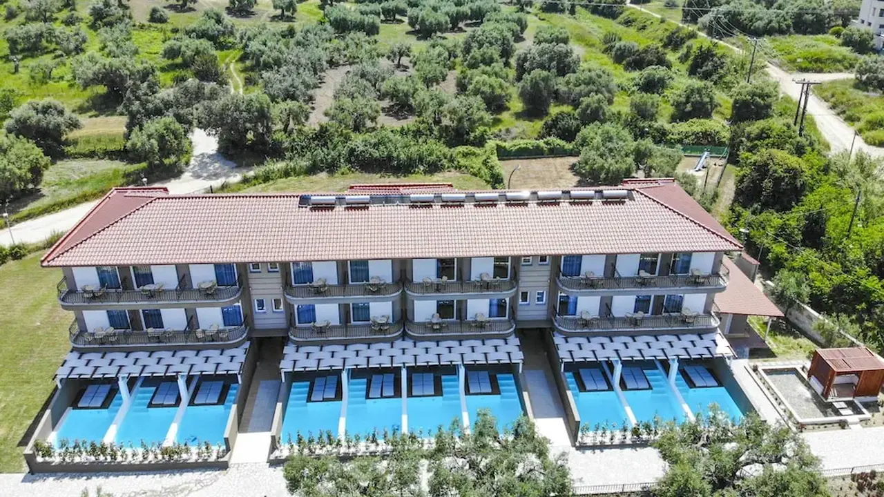 Royal Hotel and Suites
