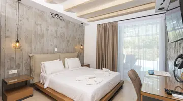 Royal Hotel and Suites