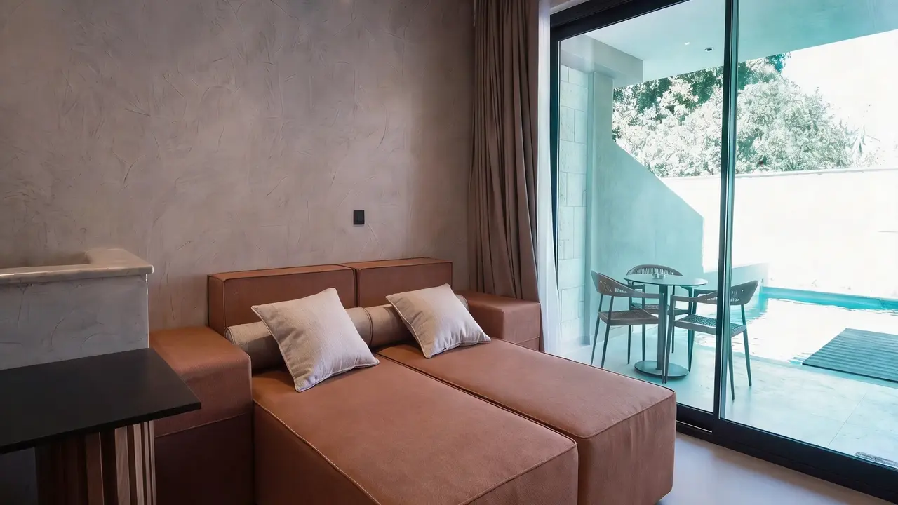 Royal Hotel and Suites