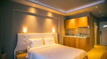 Royal Hotel and Suites