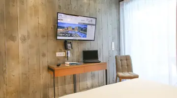 Royal Hotel and Suites