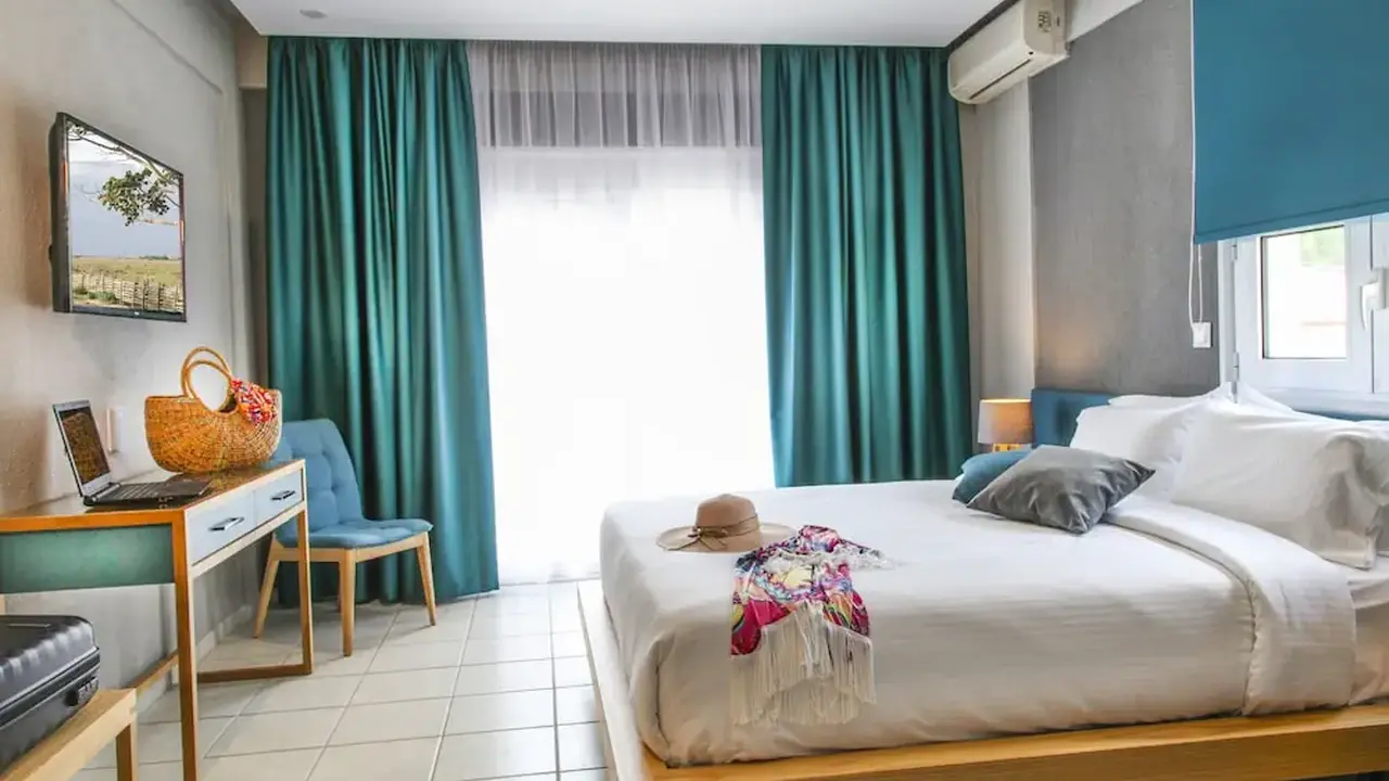 Royal Hotel and Suites
