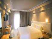 Royal Hotel and Suites