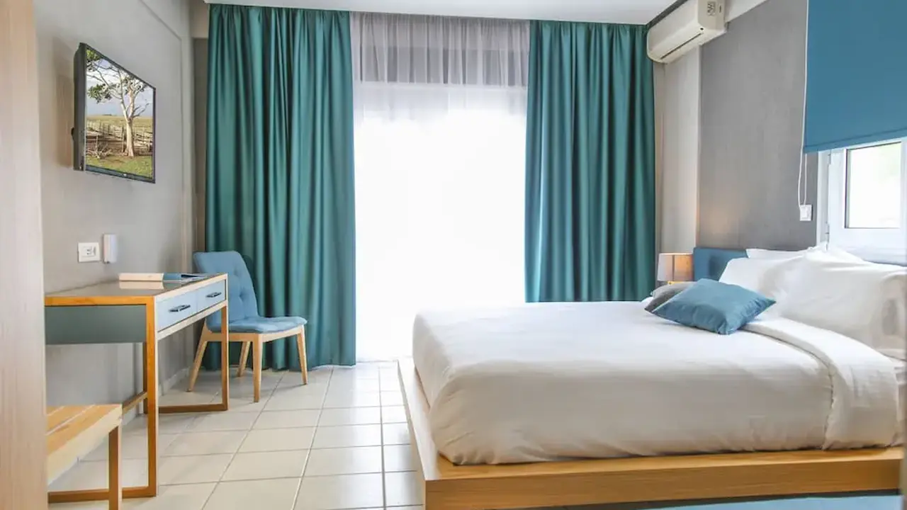 Royal Hotel and Suites