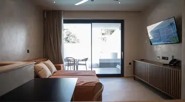 Royal Hotel and Suites