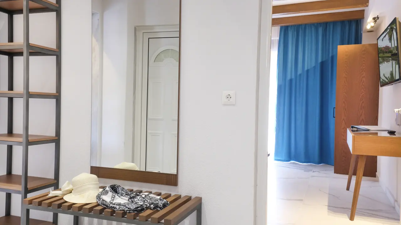 Royal Hotel and Suites