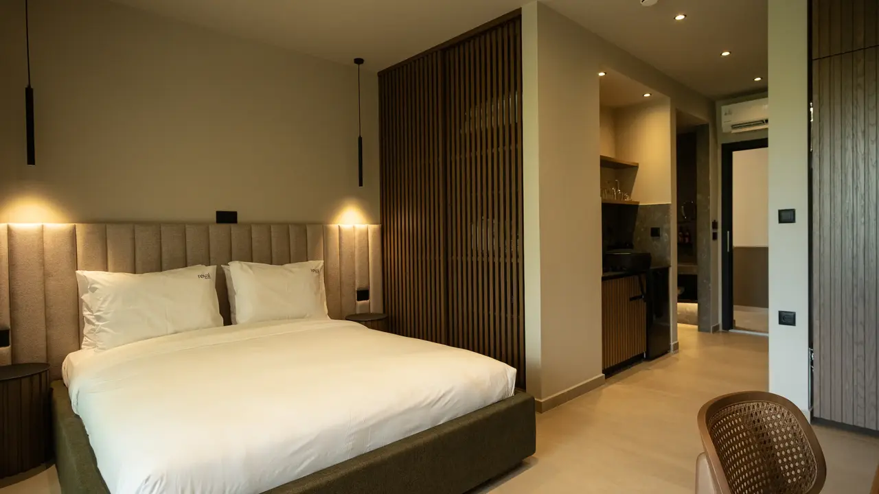 Royal Hotel and Suites