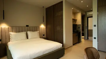 Royal Hotel and Suites