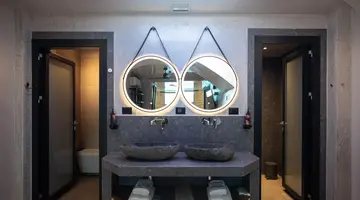 Royal Hotel and Suites