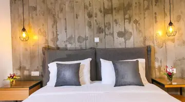 Royal Hotel and Suites