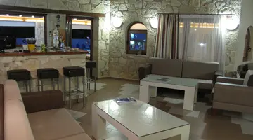 Royal Hotel and Suites