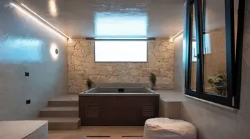 Royal Hotel and Suites