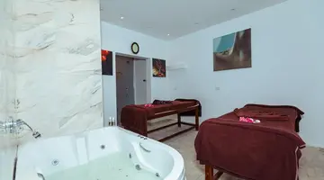 ROYAL LAGOONS AQUA PARK RESORT & SPA
