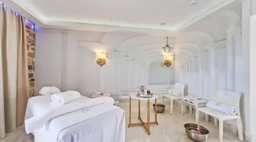 Royal Marmin Bay Boutique & Art Hotel