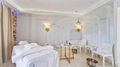Royal Marmin Bay Boutique & Art Hotel