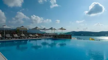 Royal Marmin Bay Boutique & Art Hotel