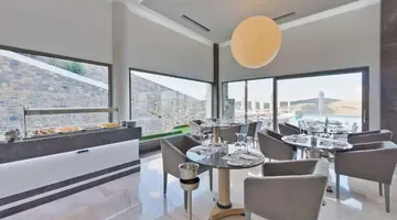 Royal Marmin Bay Boutique & Art Hotel