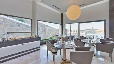 Royal Marmin Bay Boutique & Art Hotel