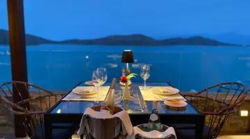 ROYAL MARMIN BAY BOUTIQUE & ART