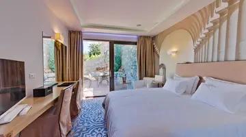 ROYAL MARMIN BAY BOUTIQUE & ART