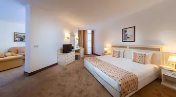 Royal Palace Helena Sands