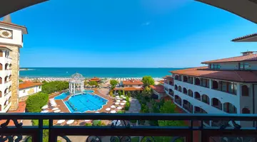 Royal Palace Helena Sands