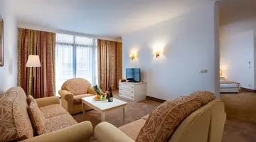 Royal Palace Helena Sands