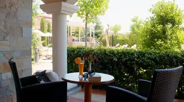 Royal Palace Helena Sands