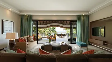 ROYAL PALM BEACHCOMBER LUXURY